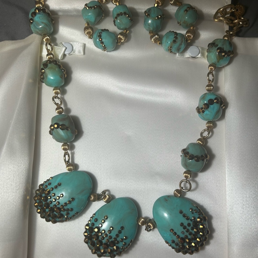 Elegant Turquoise and Gold Necklace Set